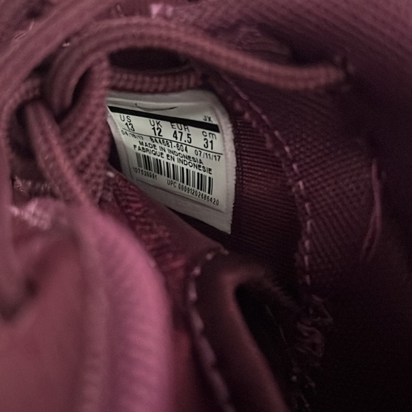 Nike Roshe Run Sneakers - Picture 6 of 6